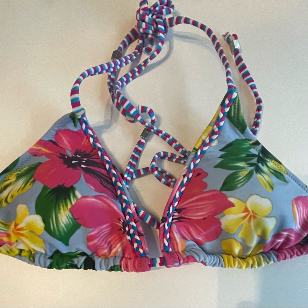 Bikini - Picture 3 of 5